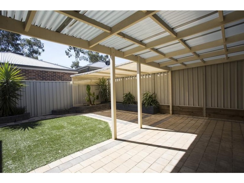 221B Aspinall Street, Kangaroo Flat VIC 3555