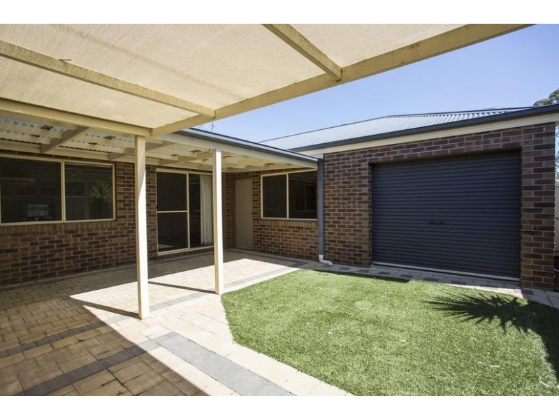 221B Aspinall Street, Kangaroo Flat VIC 3555