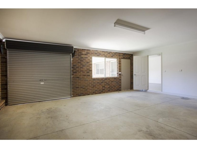221B Aspinall Street, Kangaroo Flat VIC 3555