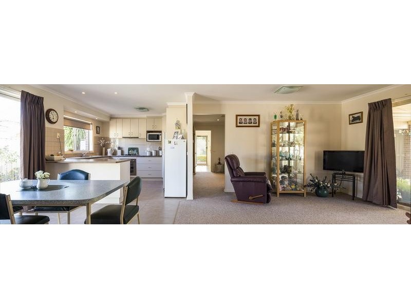 4 Westwood Drive, California Gully VIC 3556