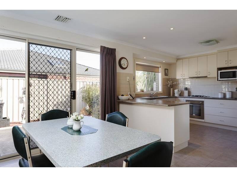 4 Westwood Drive, California Gully VIC 3556