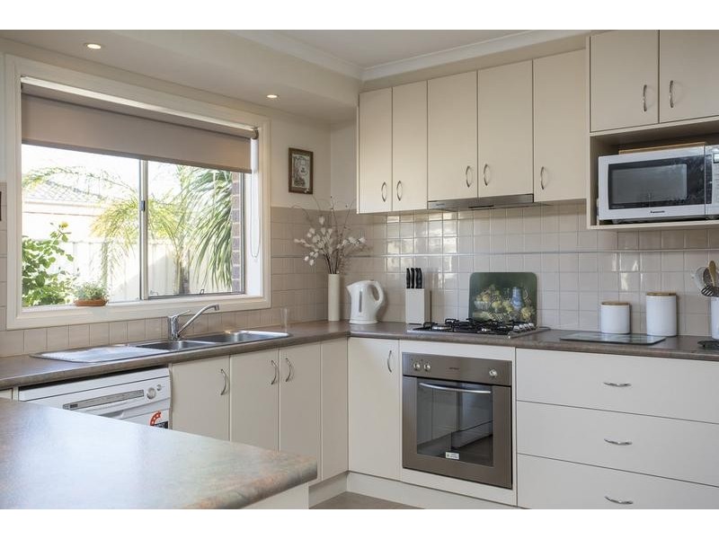 4 Westwood Drive, California Gully VIC 3556