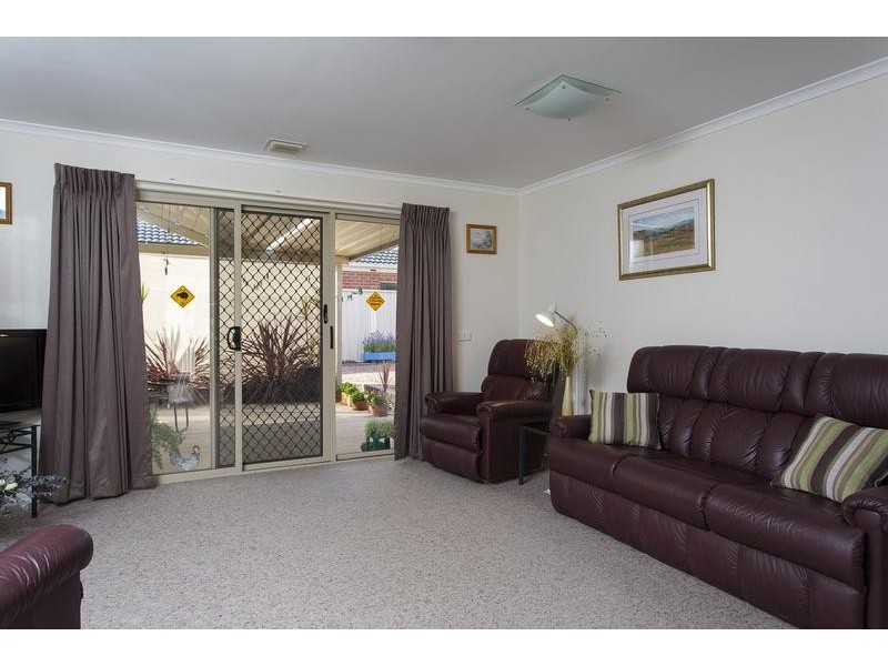 4 Westwood Drive, California Gully VIC 3556