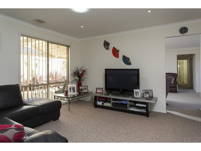 4 Westwood Drive, California Gully VIC 3556