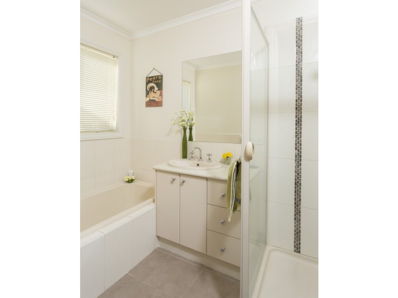 4 Westwood Drive, California Gully VIC 3556