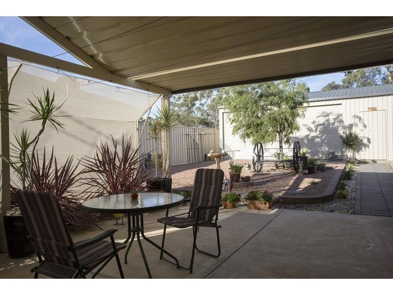 4 Westwood Drive, California Gully VIC 3556