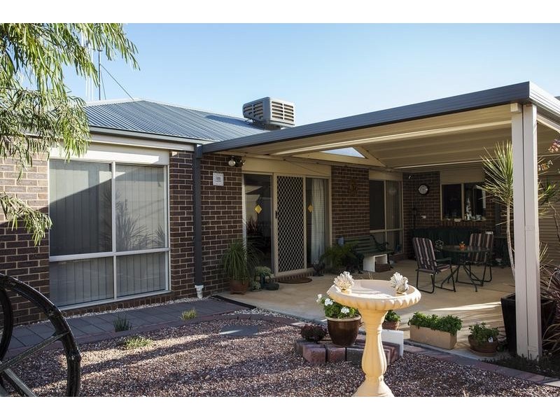 4 Westwood Drive, California Gully VIC 3556