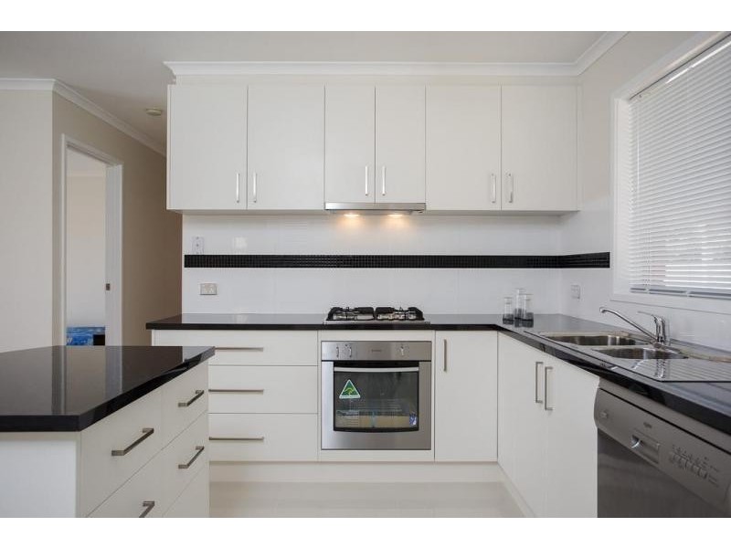 11 Robertson Street, Epsom VIC 3551