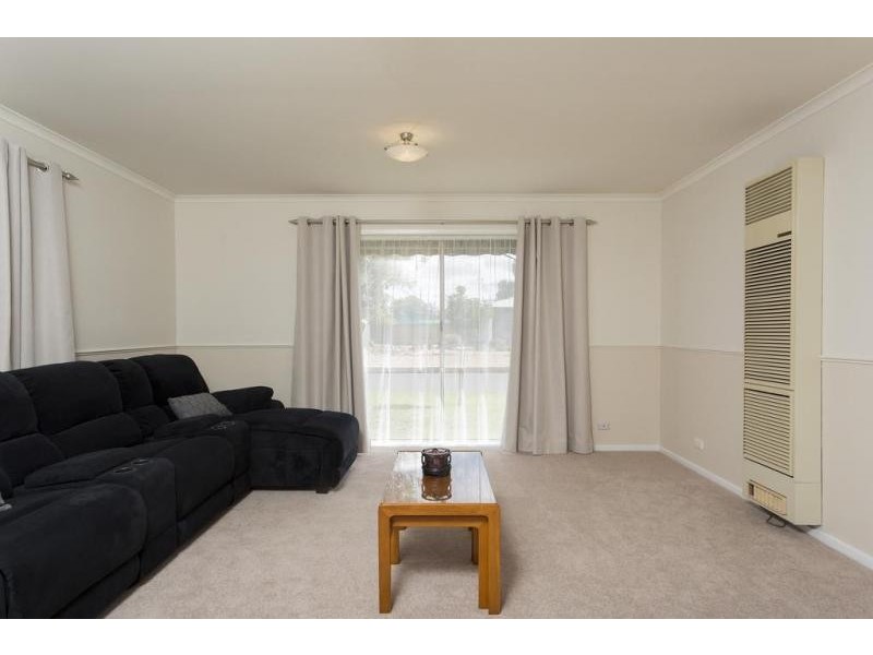 11 Robertson Street, Epsom VIC 3551