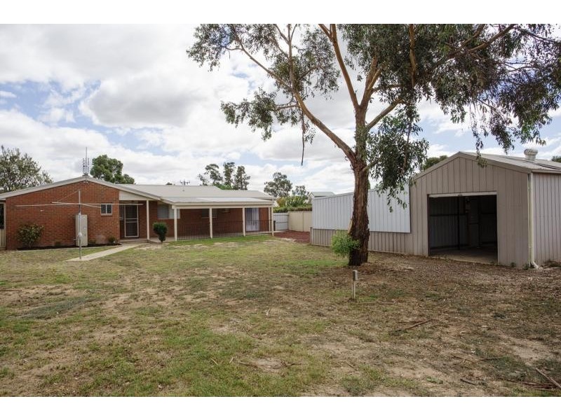 11 Robertson Street, Epsom VIC 3551