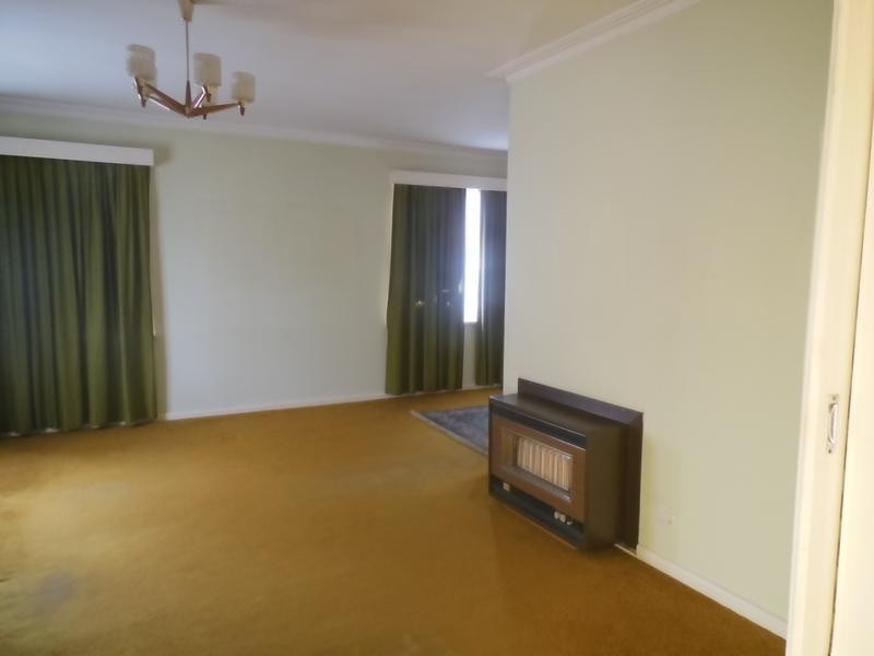 12 Carpenter Street, Kangaroo Flat VIC 3555