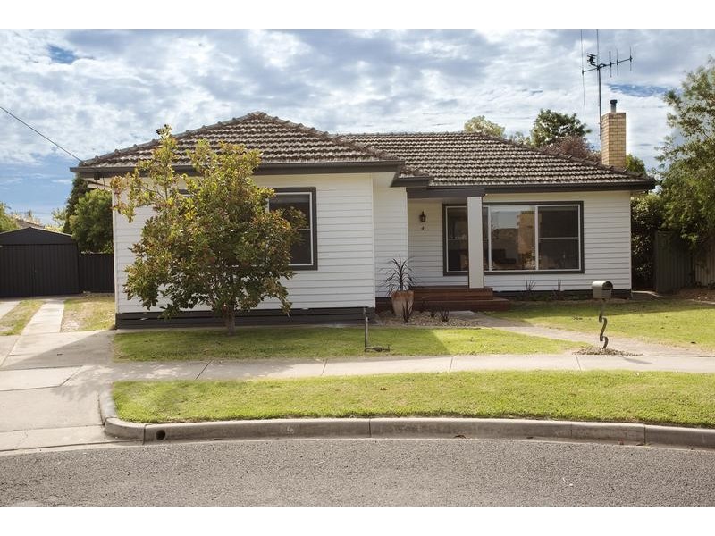 4 Nicholls Court, White Hills VIC 3550