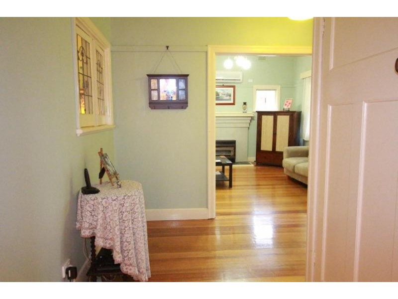 2 Dungey Avenue, Flora Hill VIC 3550