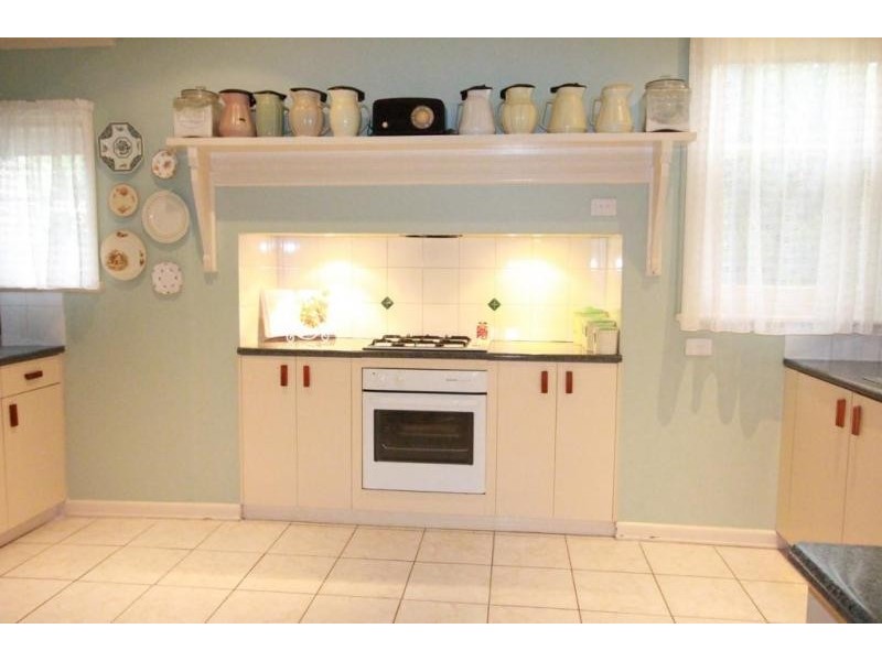 2 Dungey Avenue, Flora Hill VIC 3550