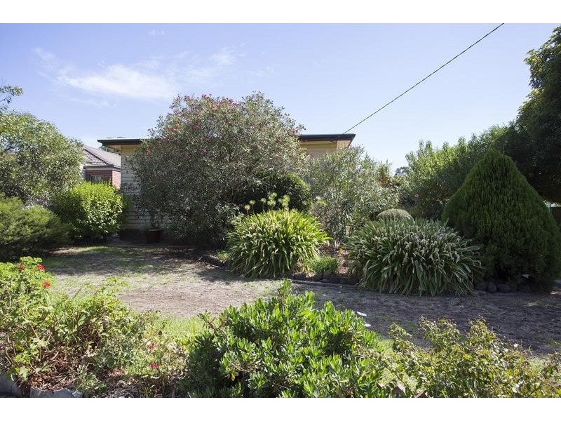 10 Barker Street, California Gully VIC 3556