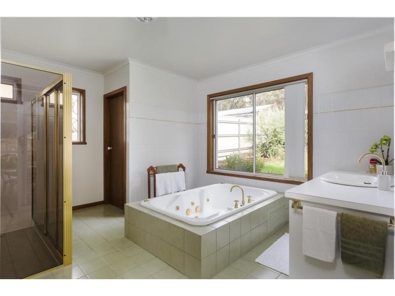 40 Lawson Street, Spring Gully VIC 3550