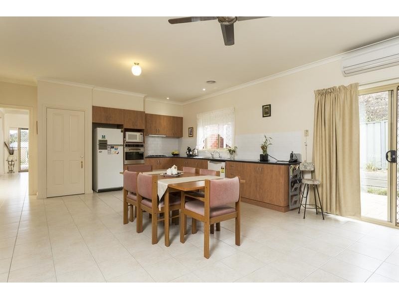 28 Davey Close, Flora Hill VIC 3550