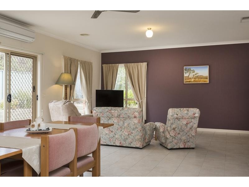 28 Davey Close, Flora Hill VIC 3550