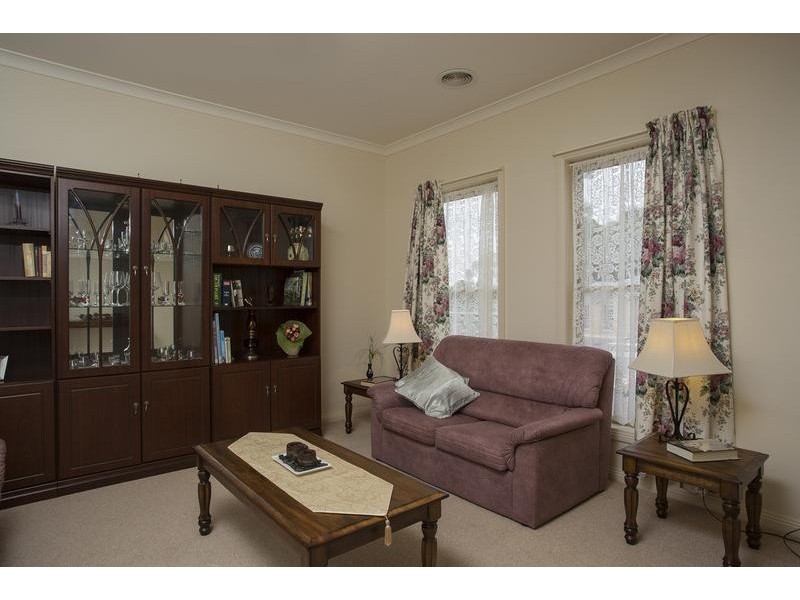 28 Davey Close, Flora Hill VIC 3550