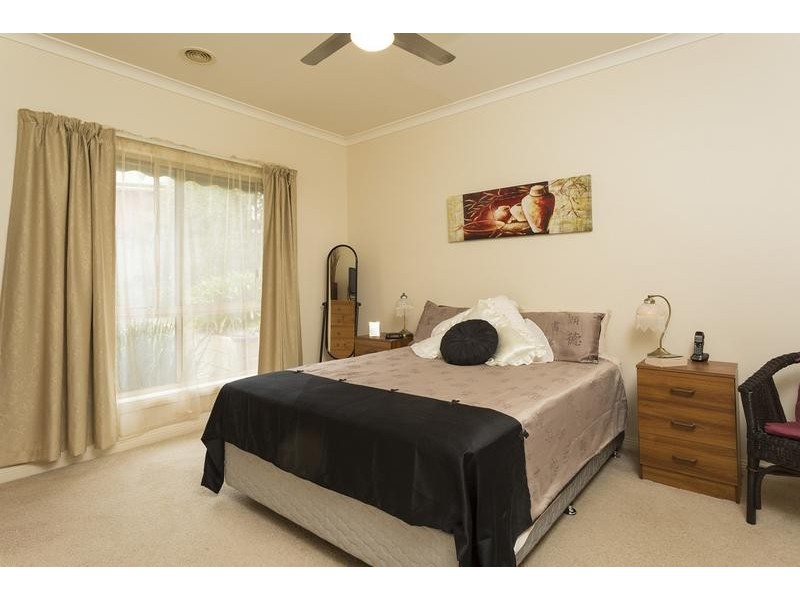 28 Davey Close, Flora Hill VIC 3550