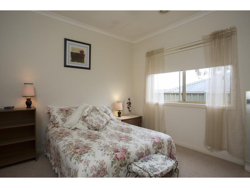 28 Davey Close, Flora Hill VIC 3550