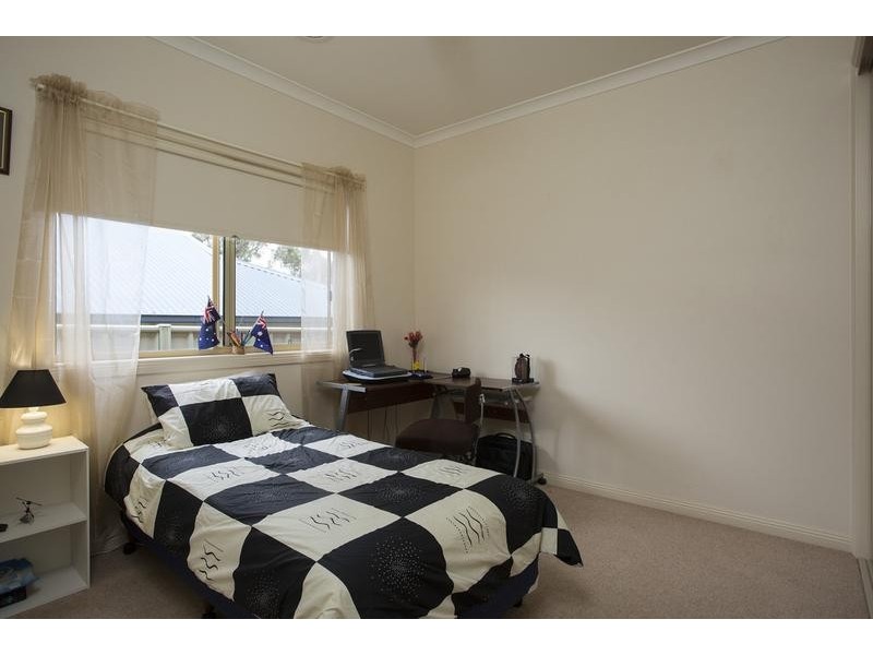 28 Davey Close, Flora Hill VIC 3550