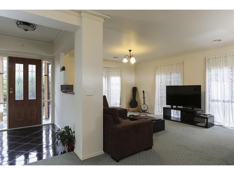3 Samuel Court, Spring Gully VIC 3550