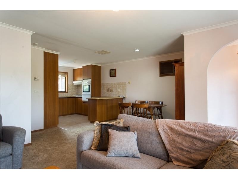 1/4 Mayer Court, Strathdale VIC 3550