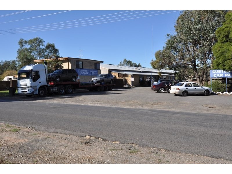 320 Station Street, Epsom VIC 3551