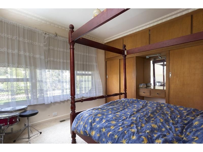 24 Clarke Street, Kennington VIC 3550