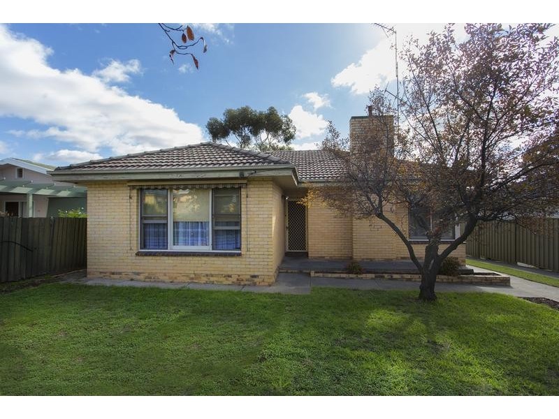 24 Clarke Street, Kennington VIC 3550