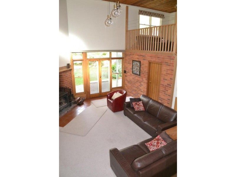 51 Carpenter Street, Quarry Hill VIC 3550