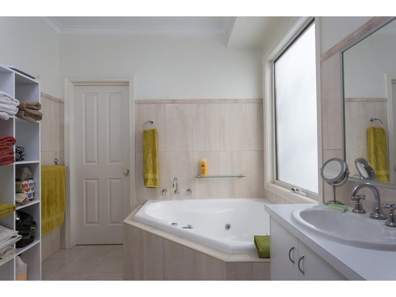 48 Homebush Drive, Junortoun VIC 3551