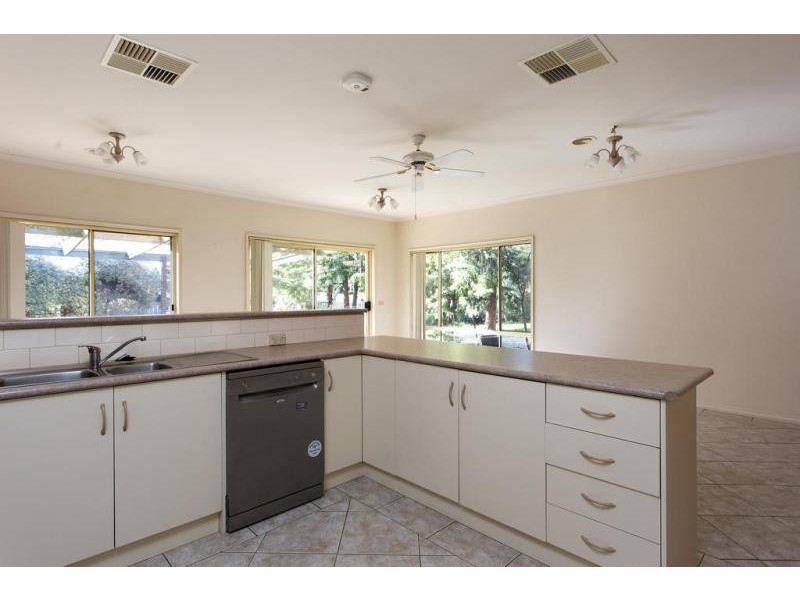 10 Doak Street, East Bendigo VIC 3550