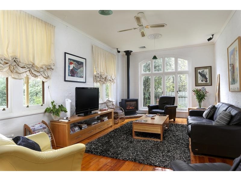 4 Spring Hill Drive, Spring Gully VIC 3550