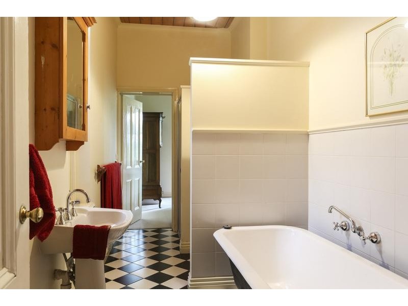 4 Spring Hill Drive, Spring Gully VIC 3550