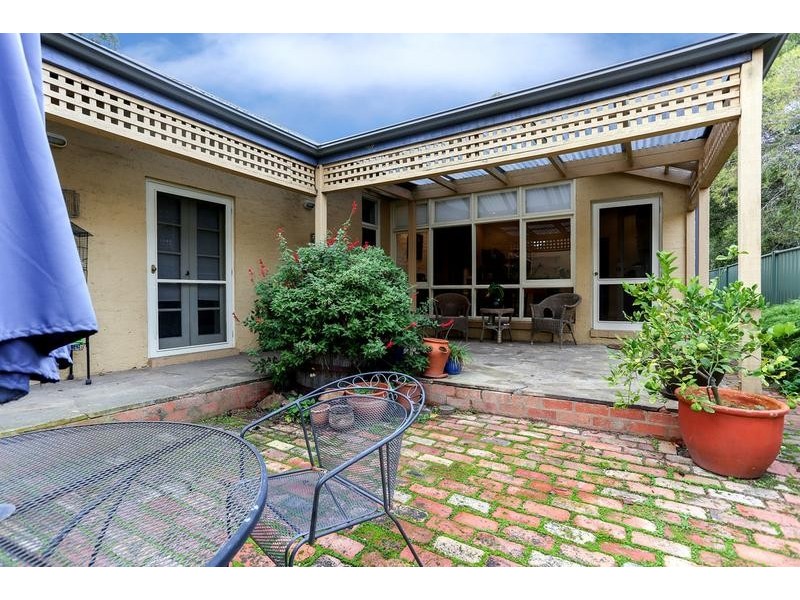 4 Spring Hill Drive, Spring Gully VIC 3550