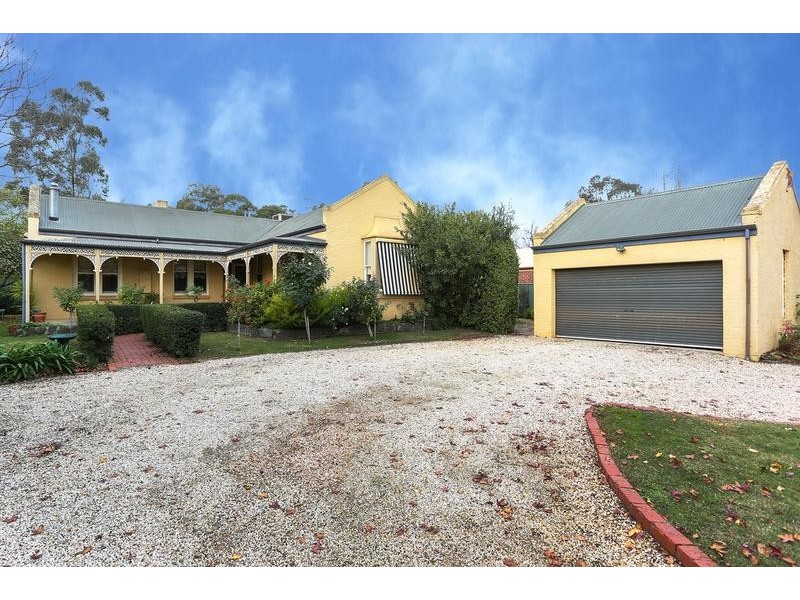 4 Spring Hill Drive, Spring Gully VIC 3550