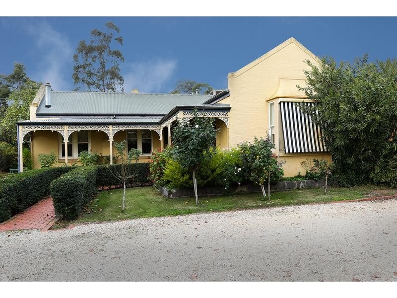 4 Spring Hill Drive, Spring Gully VIC 3550