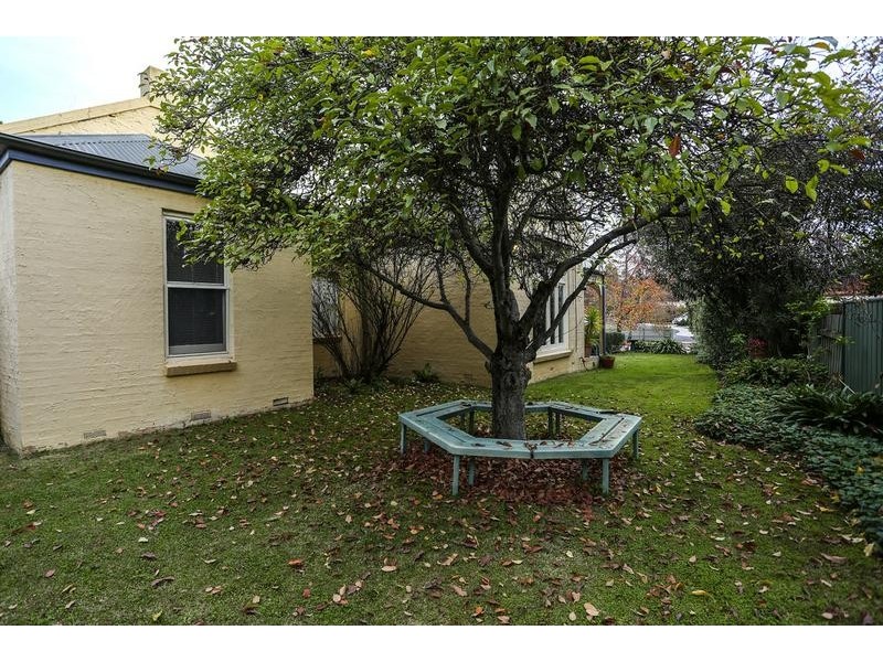 4 Spring Hill Drive, Spring Gully VIC 3550