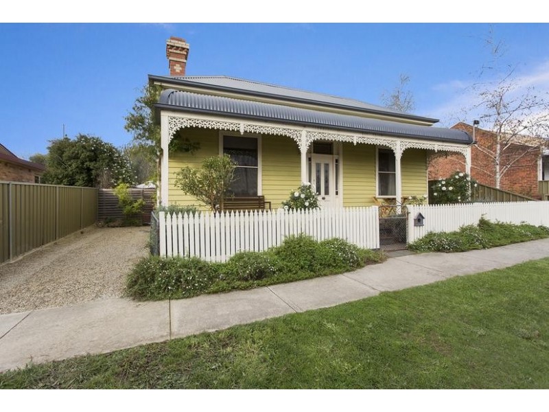 11 Neale Street, Kennington VIC 3550