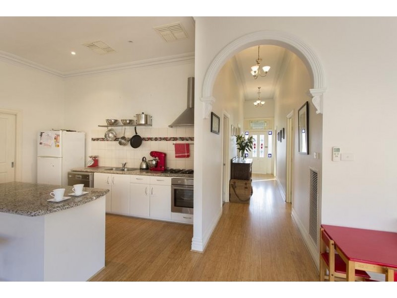 11 Neale Street, Kennington VIC 3550