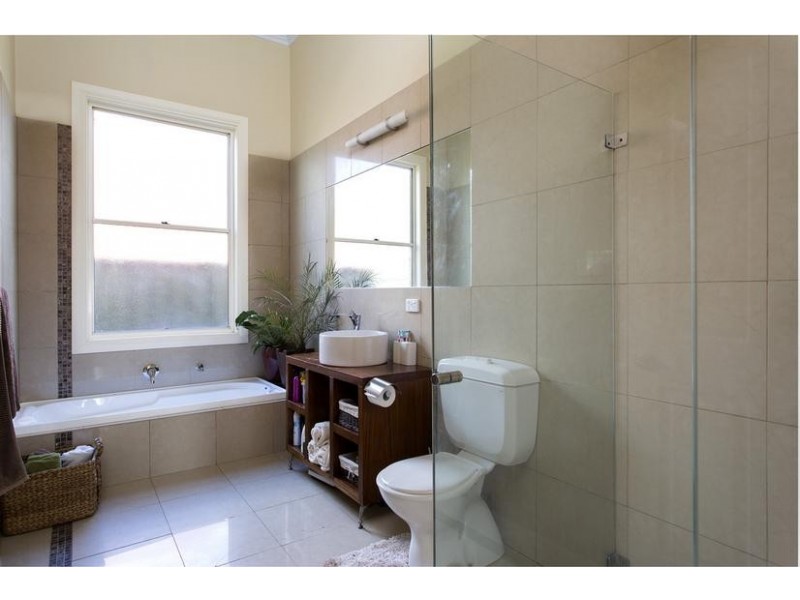 11 Neale Street, Kennington VIC 3550