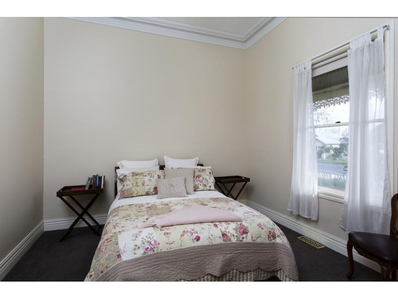 11 Neale Street, Kennington VIC 3550