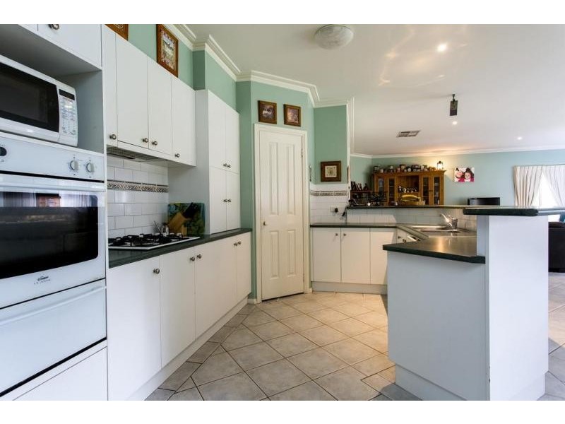 25 Braeside Drive, Junortoun VIC 3551