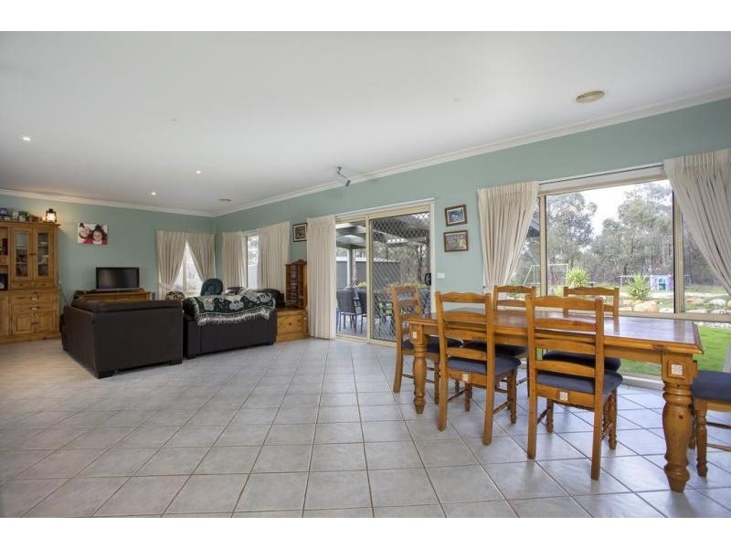 25 Braeside Drive, Junortoun VIC 3551