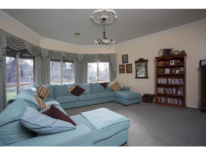 25 Braeside Drive, Junortoun VIC 3551