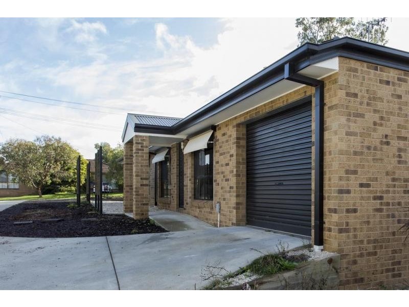 1/215 Aspinall Street, Kangaroo Flat VIC 3555