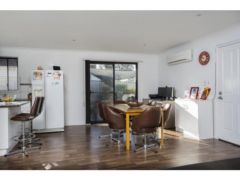 1/215 Aspinall Street, Kangaroo Flat VIC 3555