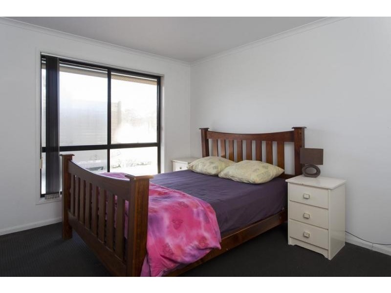 1/215 Aspinall Street, Kangaroo Flat VIC 3555